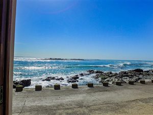5 Bed House in Bloubergstrand