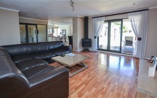 3 Bedroom House in Blouberg Sands