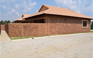 2 Bedroom House in Helderwyk