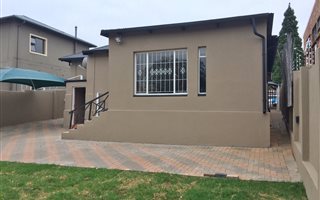3 Bedroom House in Kensington