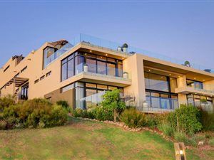 6 Bed House in Oubaai and surrounds
