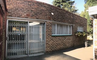 1 Bedroom Garden Cottage in Meadowbrook