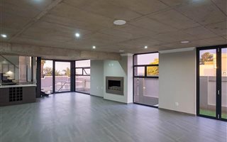4 Bedroom House in Waterkloof Ridge