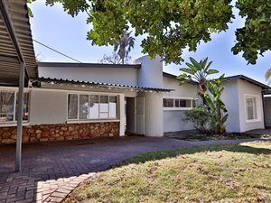 4 Bed House in Queenswood