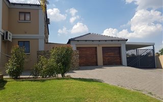 3 Bedroom House in Bronkhorstbaai