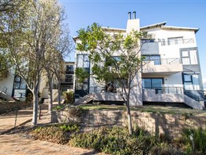 3 Bed Apartment in Somerset West Central