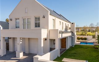 4 Bedroom House in Vlottenburg