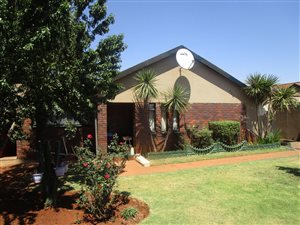 5 Bed House in Zakariyya Park