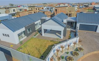 3 Bedroom House in Midstream Estate