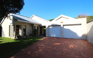4 Bedroom House in Bonza Bay
