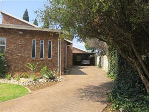 7 Bed House in Hennopspark
