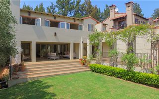 4 Bedroom House in Rietvalleirand