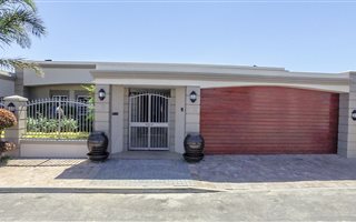 4 Bedroom House in Strand Central
