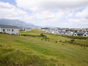 1073 m² Land available in Kingswood Golf Estate