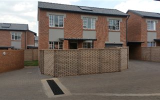3 Bedroom Duplex in Raslouw
