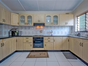 3 Bed House in Manor Gardens
