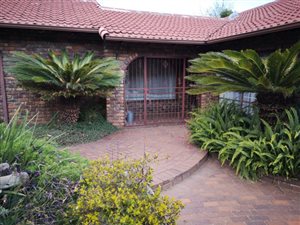4 Bed House in Alphen Park