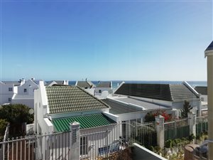 3 Bed Townhouse in Bloubergstrand