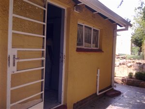 1 Bed Garden Cottage in Evans Park