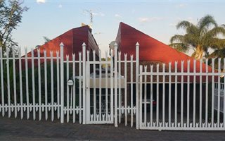 10 Bedroom Flat in Laudium