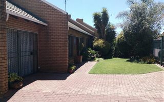 3 Bedroom Townhouse in Modelpark
