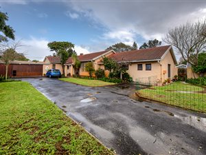 4 Bed House in Schoongezicht