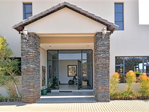 5 Bed House in Mnandi AH