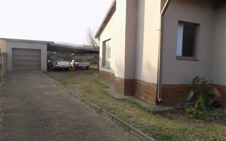 3 Bedroom House in Schuinshoogte
