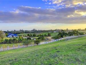 1085 m² Land available in George Central