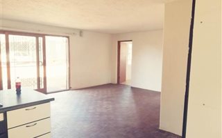 2 Bedroom Garden Cottage in Glen Austin