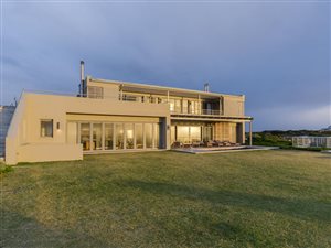 6 Bed House in Gansbaai and surrounds