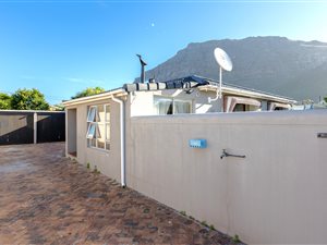 3 Bed House in Lakeside