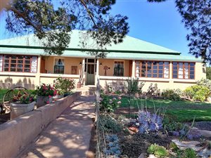 613 ha Farm in Steytlerville