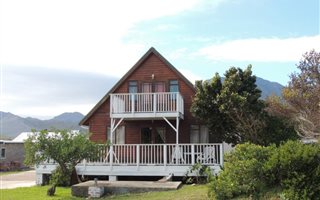 4 Bedroom House in Pringle Bay
