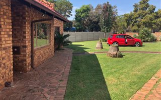 3 Bedroom House in Rooihuiskraal