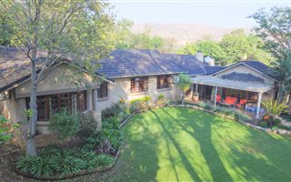 4 Bedroom House in Protea Park