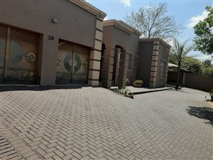 4 Bed House in Ridgeway