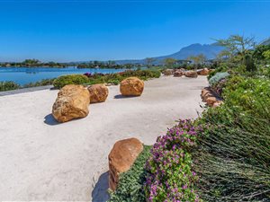 2 Bed Apartment in Somerset Lakes