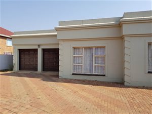 4 Bed House in Cultura Park