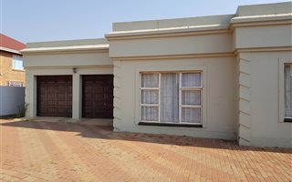 4 Bedroom House in Cultura Park