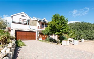 4 Bedroom House in Stilbaai