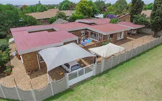 4 Bedroom House in Dalpark