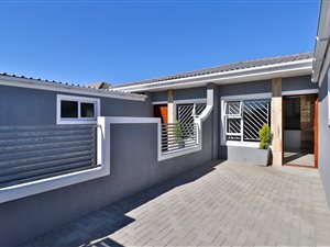 3 Bed House in Lotus River