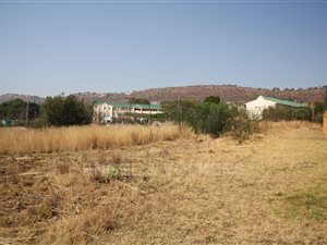 1 ha Land available in Poortview