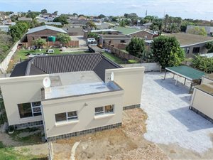 4 Bed House in Newton Park