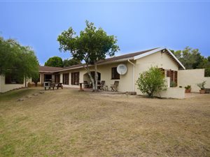 5 Bed House in Poortjies