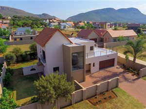 4 Bedroom House in Leloko