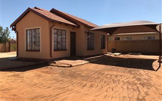 3 Bedroom House in Mahube Valley