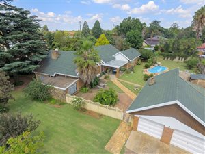 5 Bed House in Kempton Park Central