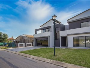 5 Bed House in Theresa Park